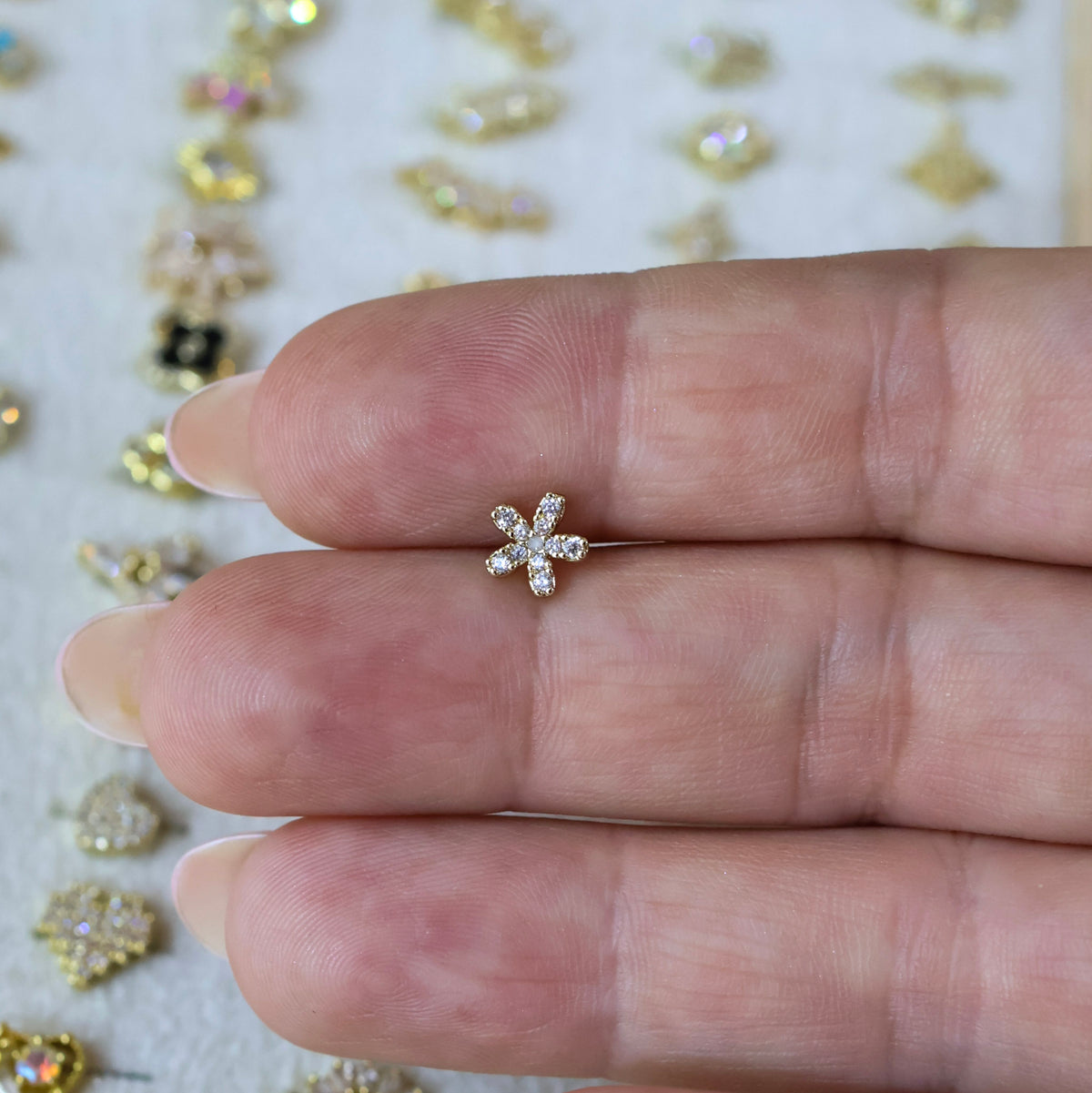 TRAGUS PIERCING ÇİÇEK
